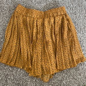 Boutique Pleated Star Shorts